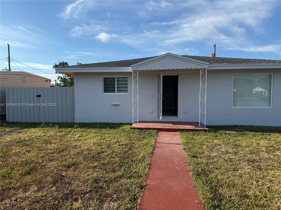 Primary Photo - 6218 Rodman St