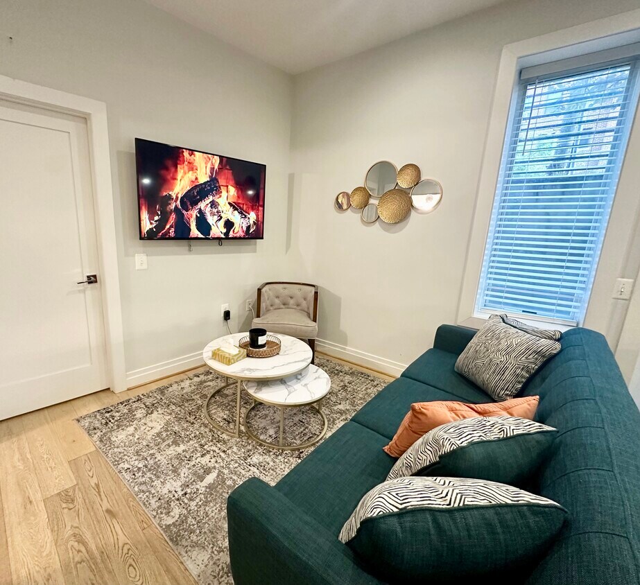Sala de estar, Wi-Fi de alta velocidad, sofá cama. - 7101 Georgia Ave NW