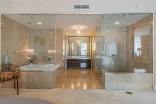 Foto del edificio - 3737 Collins Ave