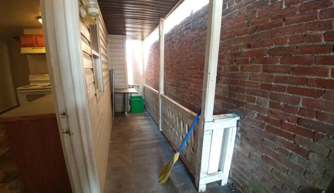 Entrada trasera - 564 W Market St