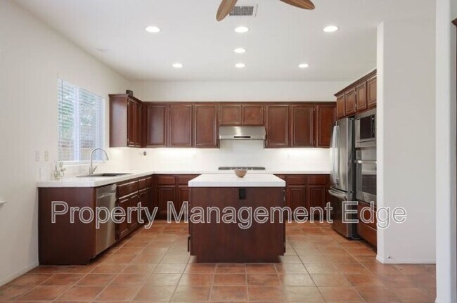 Foto del edificio - 23536 Silverwood St