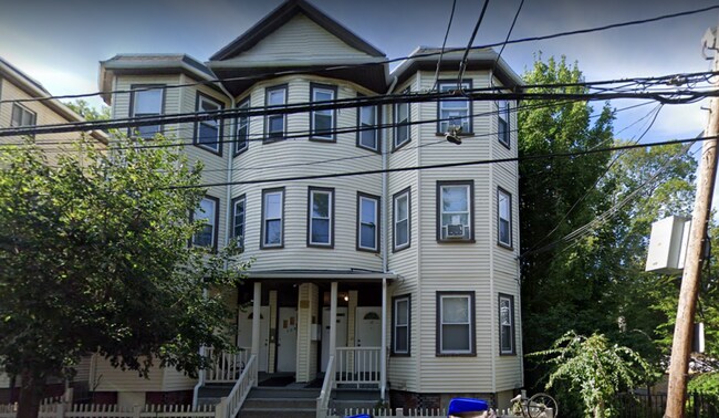 Building Photo - 121 Brook St