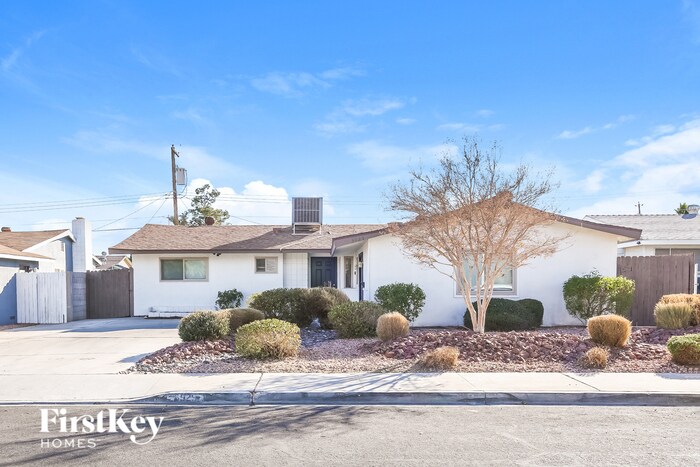 Primary Photo - 5925 Pebble Beach Blvd