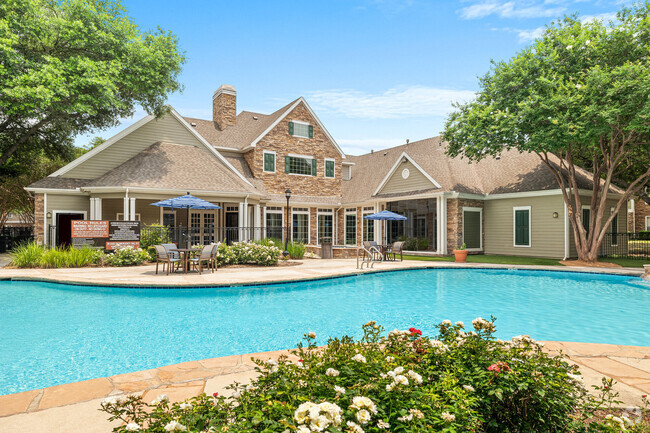 Building Photo - The Lodge At Shavano Park