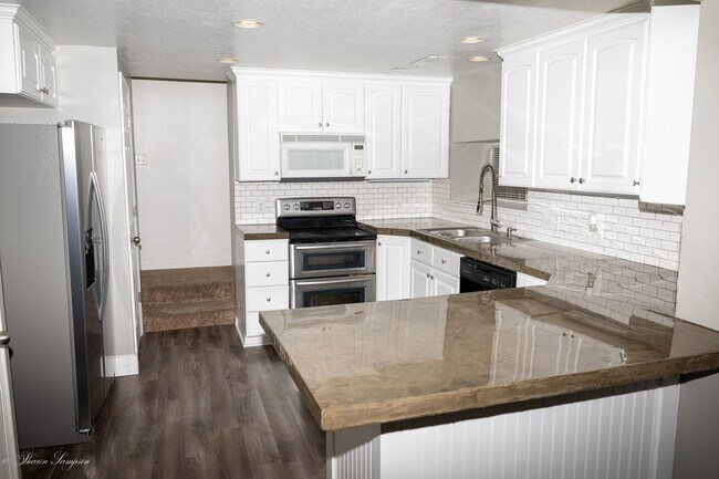 Foto del edificio - 124 W 200 N