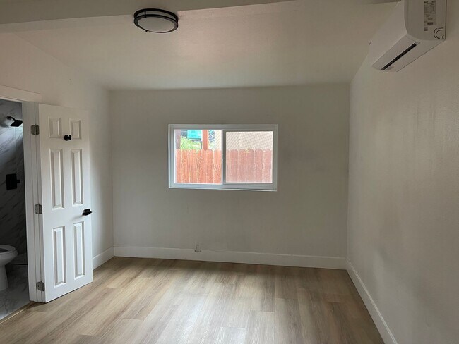 Building Photo - COL4251-53