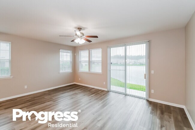 Foto del edificio - 6055 Bartram Village Dr