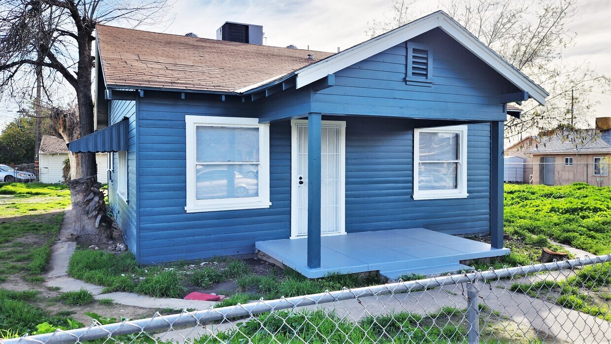 Primary Photo - 729 Knotts St