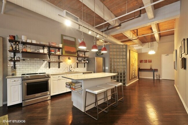 Building Photo - 1728 N Damen Ave