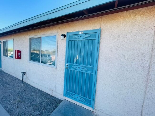 Building Photo - 330 E Corona Rd