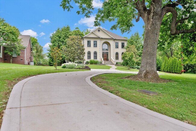 Building Photo - Stunning Fully Furnished 4BE/3.5BA home in...
