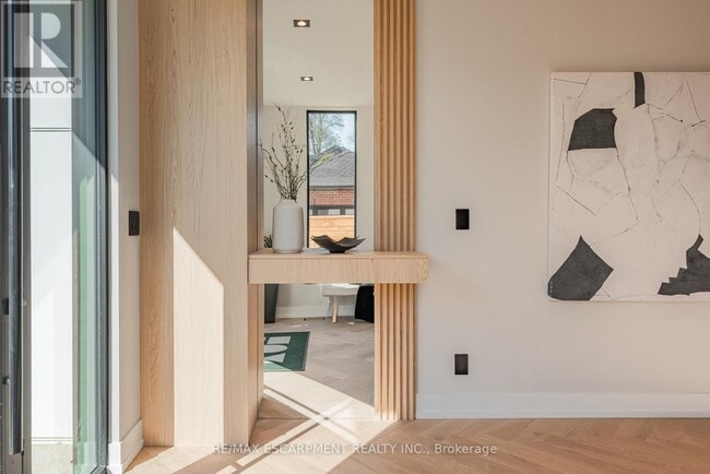 Building Photo - 696 Montbeck Crescent
