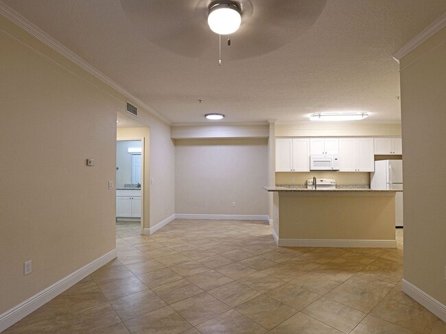 Building Photo - Royal Greens at Gateway Condo 11490-203