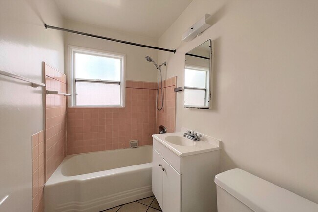 Foto del edificio - 1734 E 3rd Street