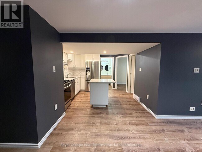 Building Photo - 703 Robert Ferrie Dr