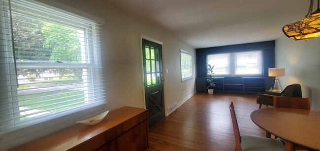 Foto del edificio - 425 Ingleside Ave