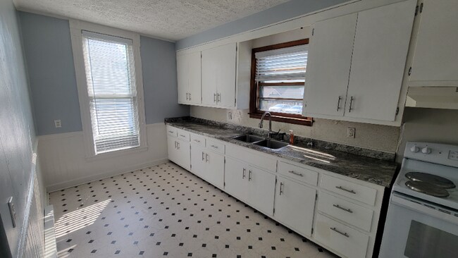 Building Photo - 609 E Watauga Ave