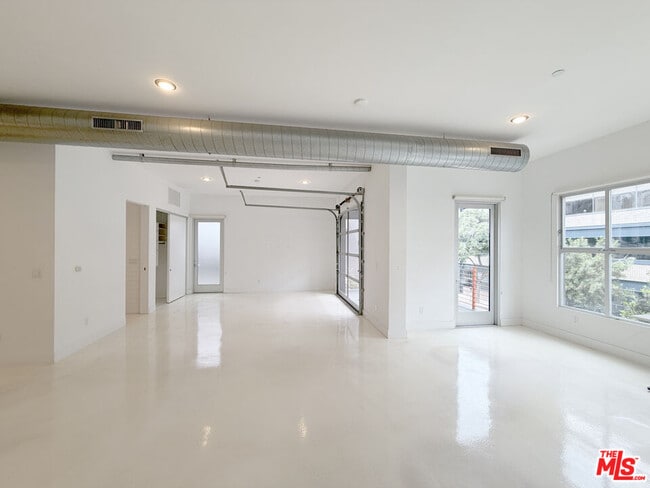 Foto del edificio - 212 Marine St