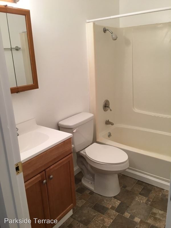 Building Photo - 701 N Red Bud Trl