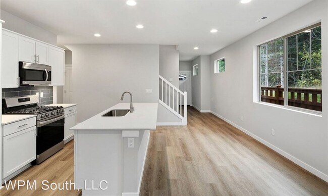 Building Photo - 3 br, 2.5 bath House - 12931 193rd Avenue ...