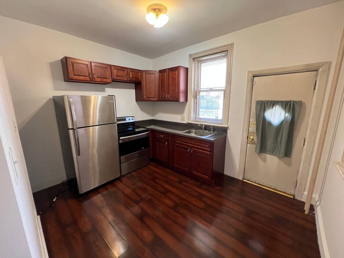 Primary Photo - 822 S 58th St