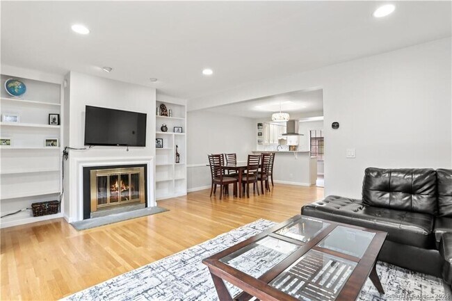 Foto del edificio - 237 Strawberry Hill Ave