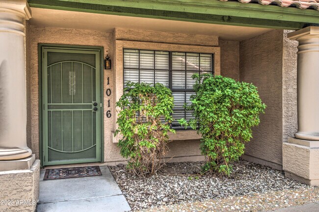 Building Photo - 4901 E Kelton Ln