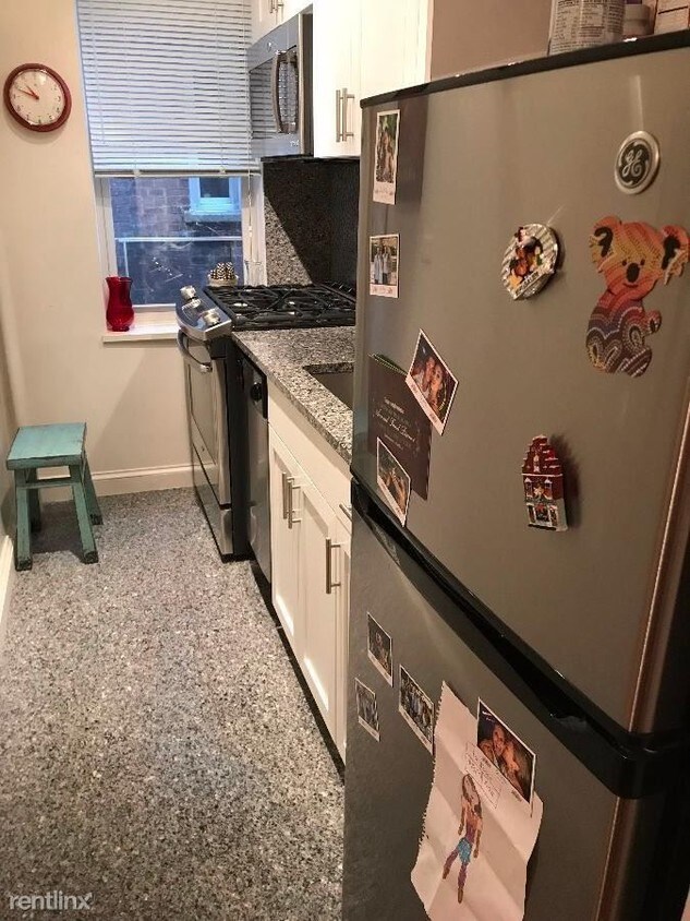 Primary Photo - 425 E 72nd St