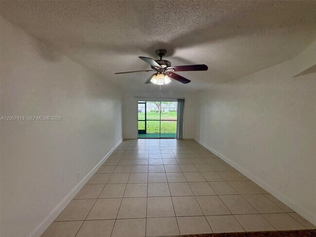 Foto del edificio - 8060 N Colony Cir