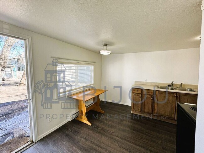 Foto del edificio - 427-431 E Bijou St
