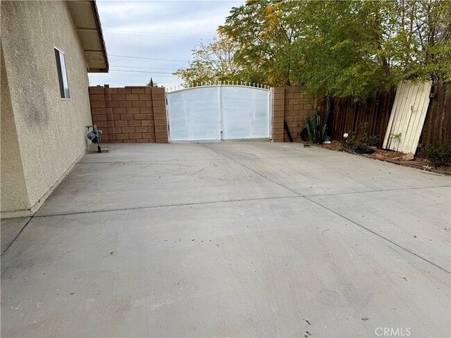 Building Photo - 18693 Albany St