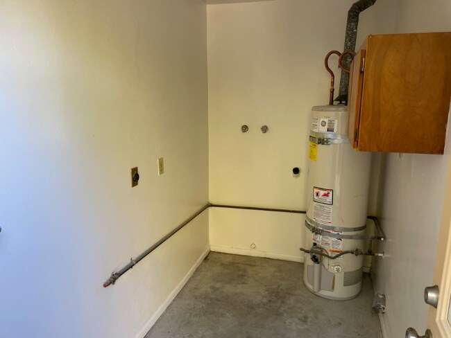 Foto del edificio - 7369 Elmhurst Pl