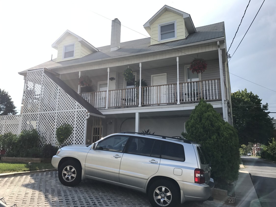 Newly renovated!! Great location!! - 221 S 2nd St