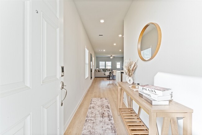 Foto del edificio - 16215 Globetrotter Ct