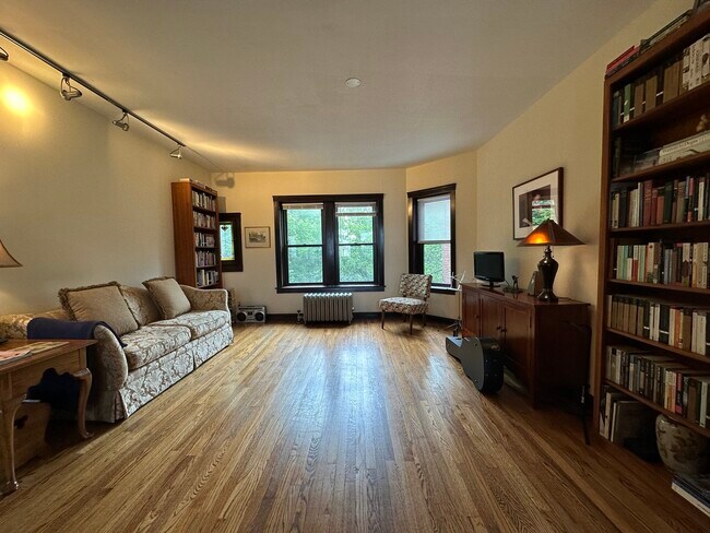 Foto del edificio - 4616 N Sacramento Ave