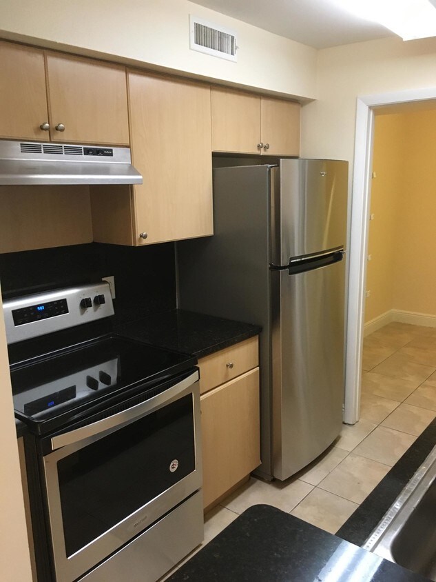 Foto principal - 8340 SW 3rd Ct