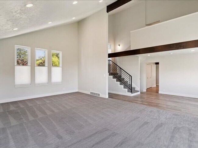 Foto del edificio - North Salt Lake Amazing 6 bed 3.5 bath family home
