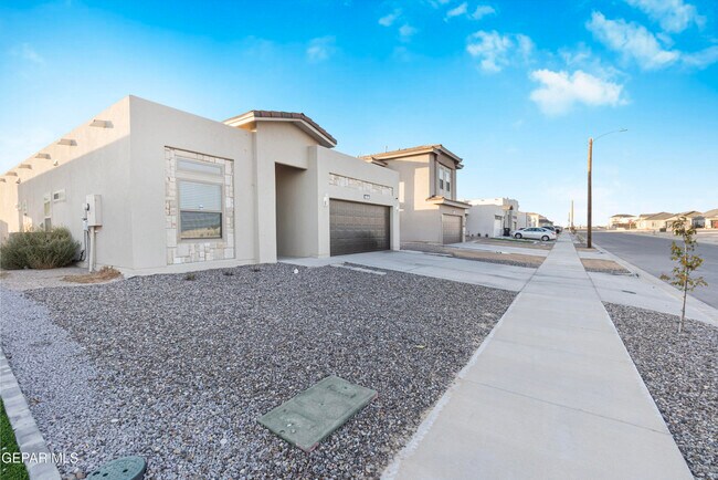 Foto del edificio - 709 Cedarwood Ave