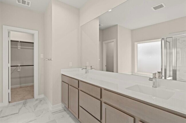 Foto del edificio - 6323 Leaning Cypress Trl