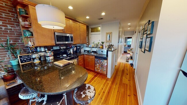 Foto del edificio - 412 E 3rd St