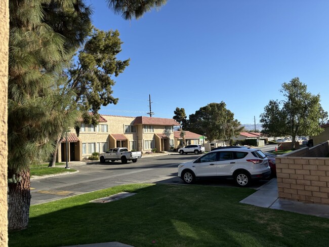 Building Photo - 2-story, 2-Bedroom Condo for Rent in Indio