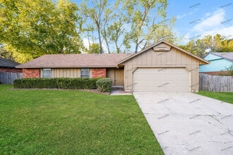 Building Photo - 108 W South Park St