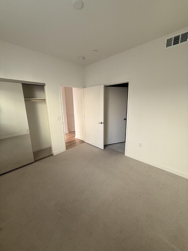Foto del edificio - $3,950 - 4 Bed / 3.5 Bath Townhome in La Brisa Community of San Ysidro
