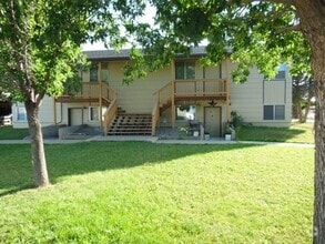 Building Photo - 582 E Spruce Dr