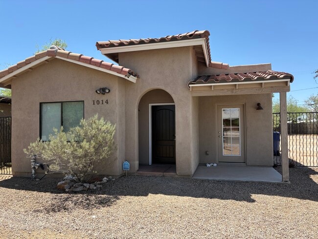 Building Photo - 1014 E Linden St