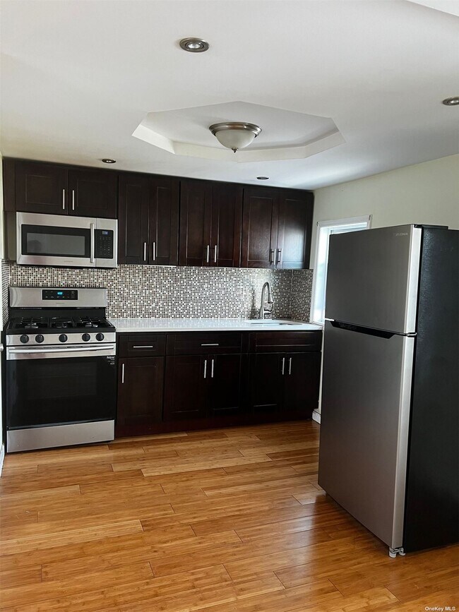Foto del edificio - 120-09 Farmers Blvd