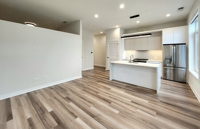 Foto del edificio - 1348 W Roscoe St