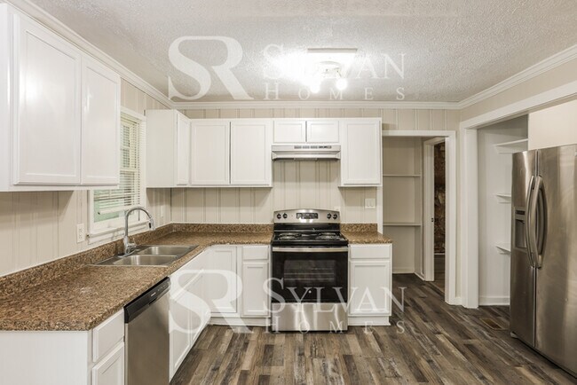 Foto del edificio - 6111 Thunderwood Rd