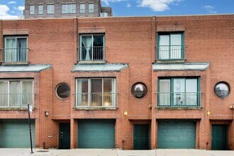 Building Photo - 171 W Goethe St