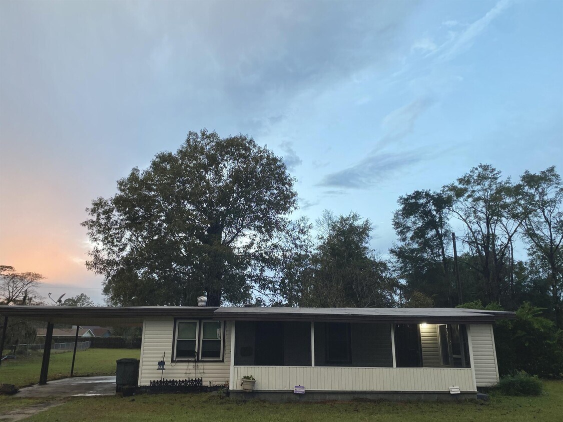 Primary Photo - 1313 W Oglethorpe Hwy